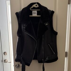 Zara Women's Black Moto Vest with Zipper Details and Faux Fur Lined L